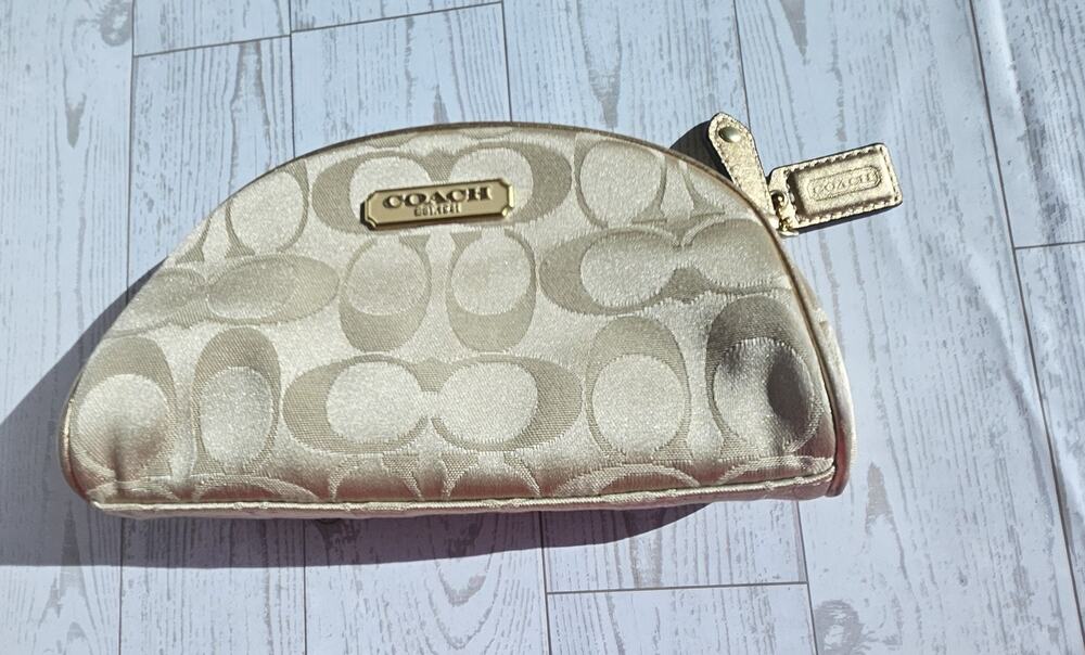 Coach Signature C 2010 Limited Edition B903 Estee Lauder Cosmetic Bag